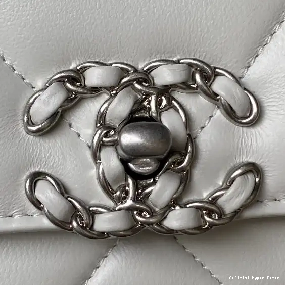 Hyper Peter ON 19 CHAIN CHANEL WALLET 0525